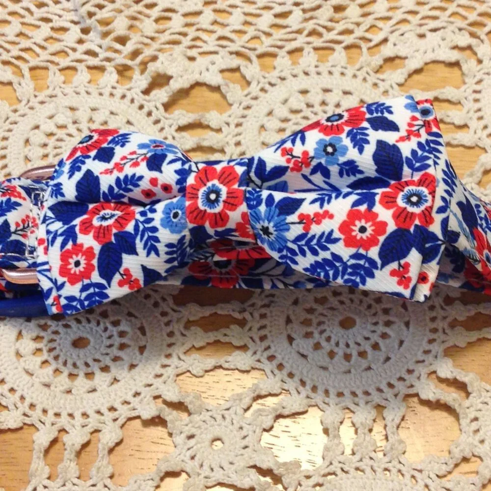 Dog Collar,  floral pattern, size Medium, new item